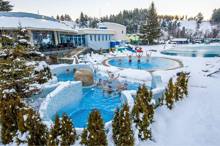 Excursion d&#039;une journée : Ski à Borovets et détente dans les piscines thermales et le sauna