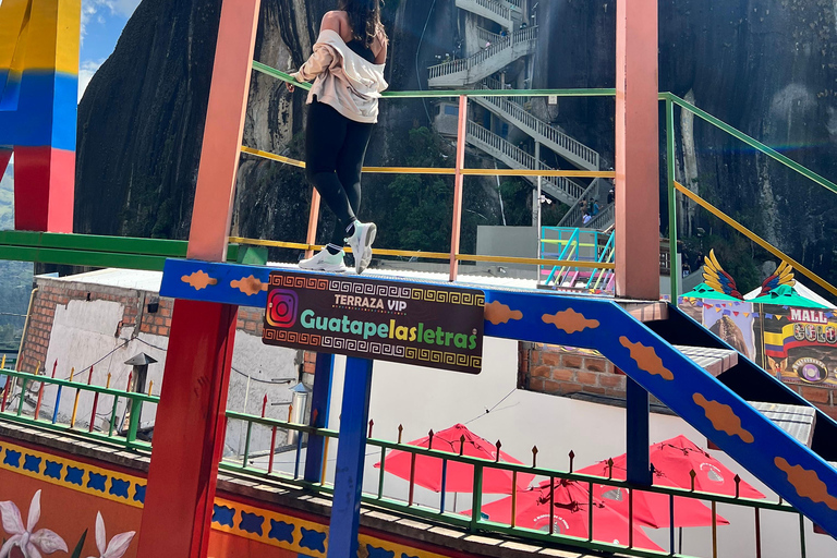 Visita Guatape e aldeias, passeio de barco com pequeno-almoço e almoço Medellin