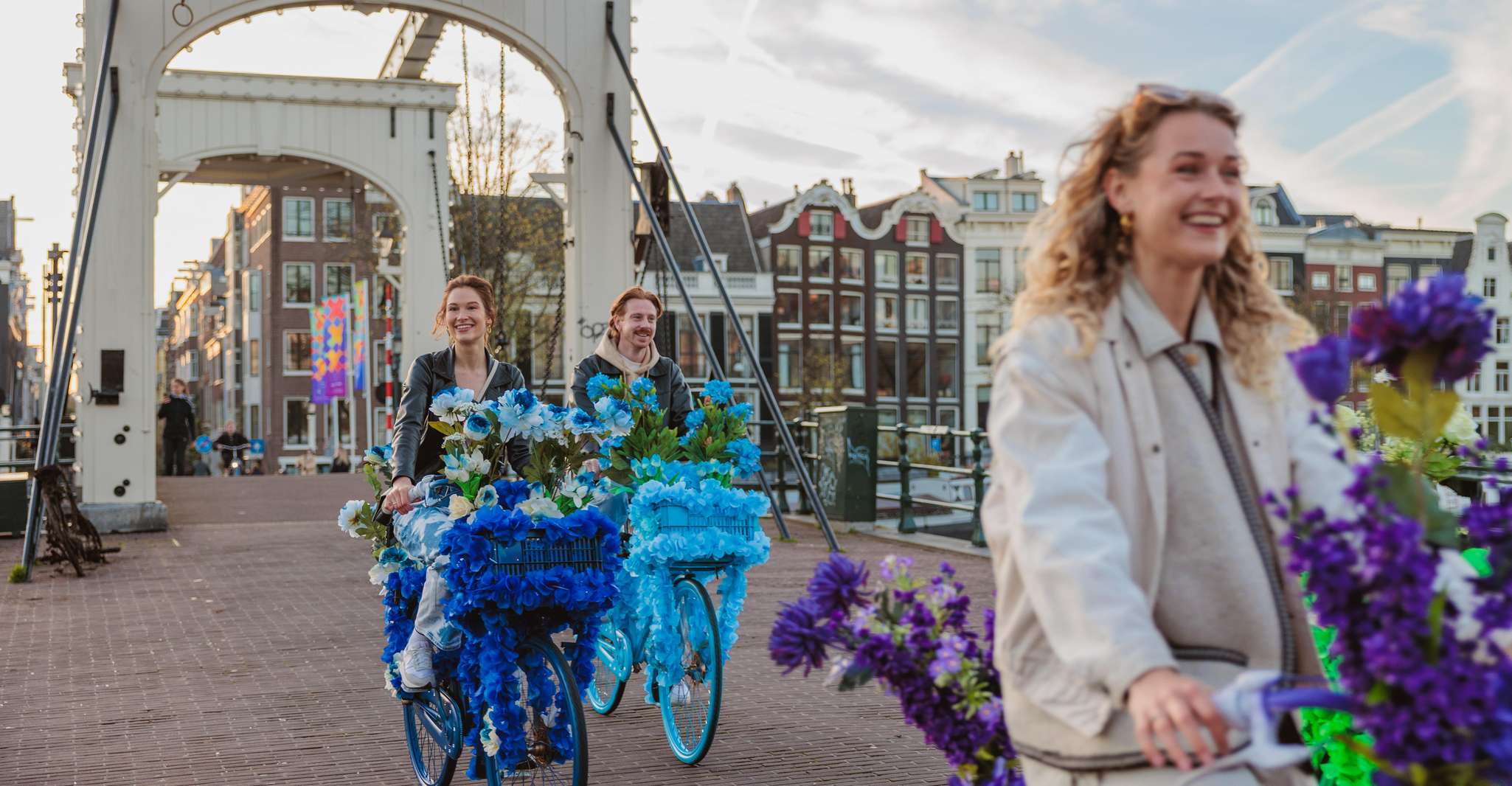 Amsterdam: City Centre, Guided Bike Tour on Flower Bikes photo 4