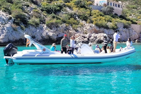 La Ciotat: Boat Tour in the Calanques with swimming