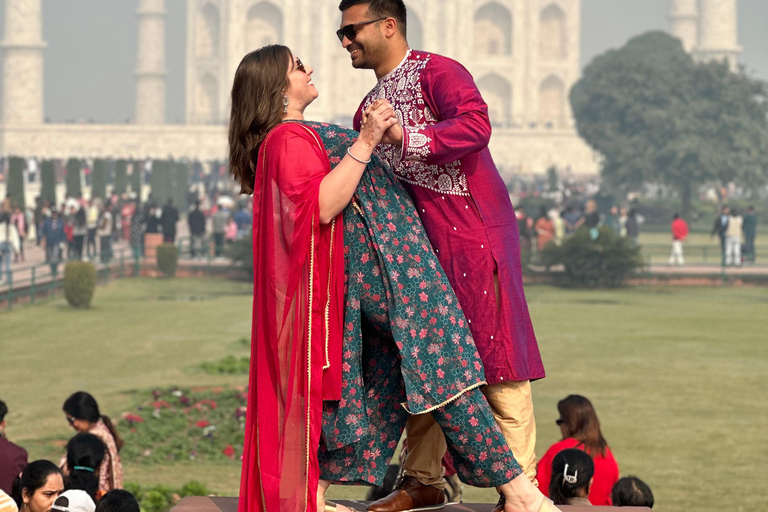 Alquila un sari o un pijama kurta para visitar y fotografiar el Taj Mahal