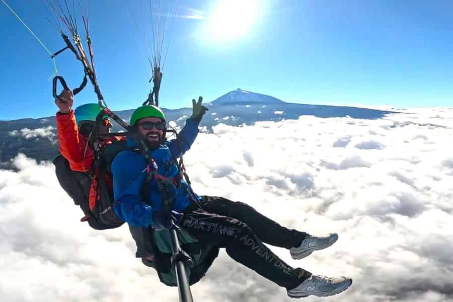 Gleitschirmfliegen ab Puerto de la Cruz oder Teide-Nationalpark. Foto: GetYourGuide Gleitschirmfliegen ab Puerto de la Cruz oder Teide-Nationalpark. Foto: GetYourGuide