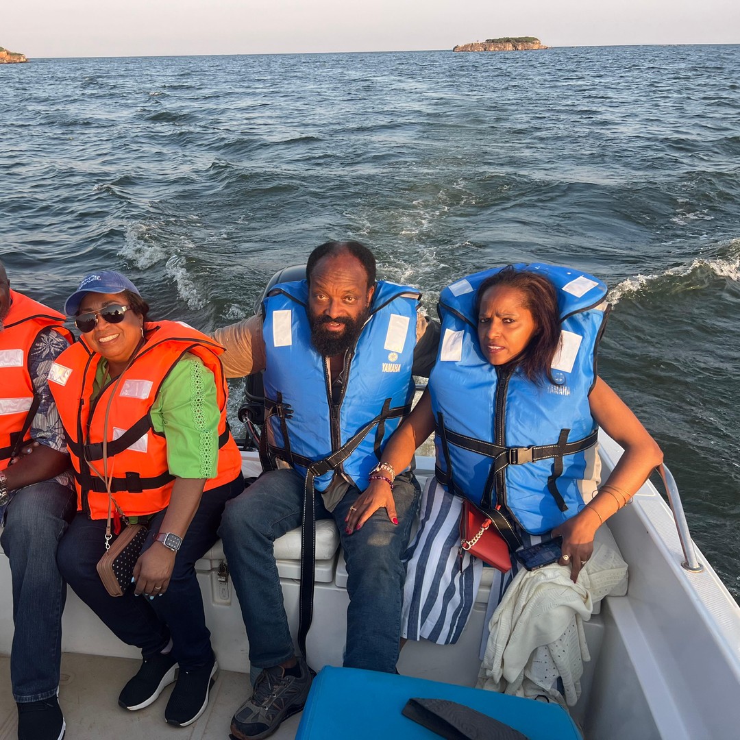Entebbe: Excursión en Equatar Line y paseo en barco al atardecer por el ...
