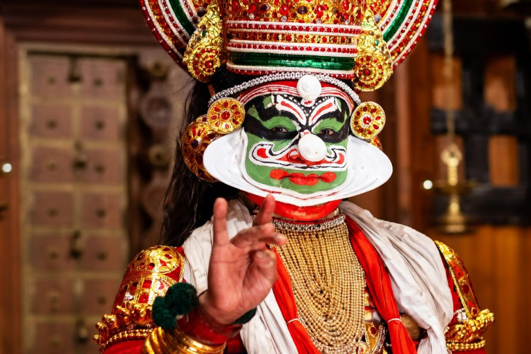 5-Day Kerala Highlights Tour with Overnight Houseboat Stay 3 Star Hotel Accommodation