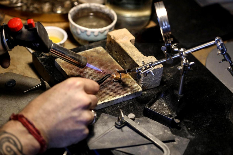 Crea tu obra maestra de plata: Taller de Artesanía de BaliServicio de traslado al aeropuerto