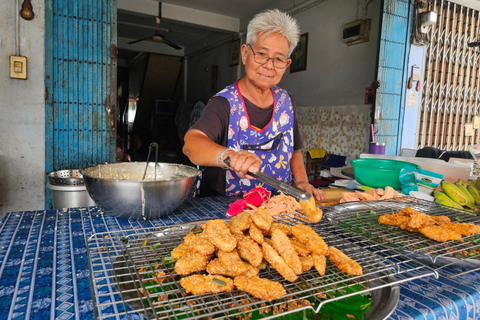 Ayutthaya: Woks and Wats Food Tour with 14+ Tastings