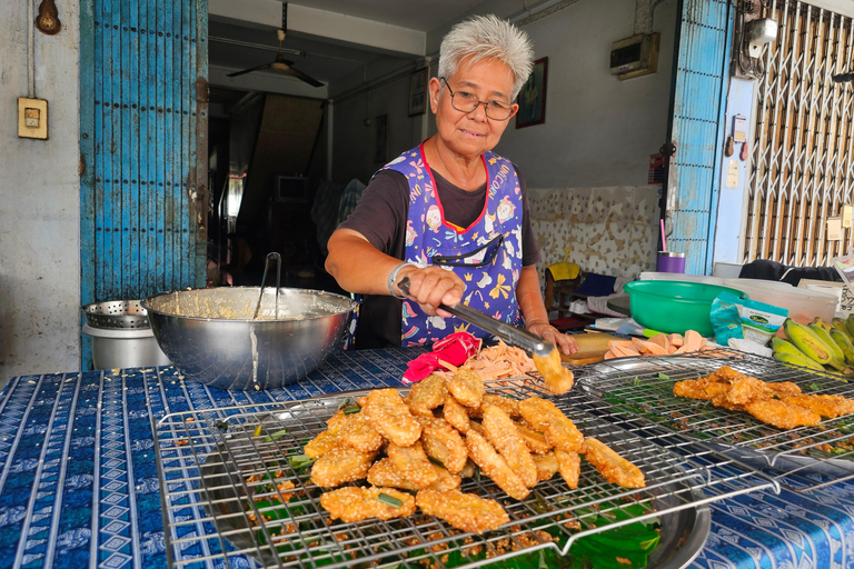 Ayutthaya: Woks and Wats Food Tour with 14+ Tastings