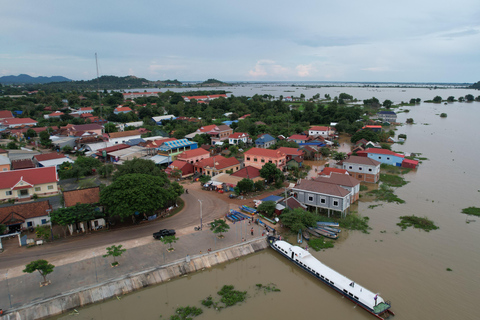 Phnom Penh to Siem Reap: Scenic Express Boat & Bus Journey Phnom Penh to Siem Reap, via Kampong Leng