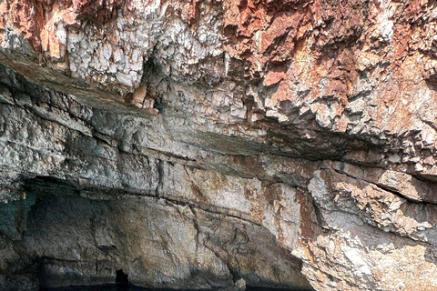 Tour privado Naufragio y cuevas azules máx. 10 personasExcursión Exclusiva por Tierra y Mar a los Pecios del Noroeste y las Cuevas Azules