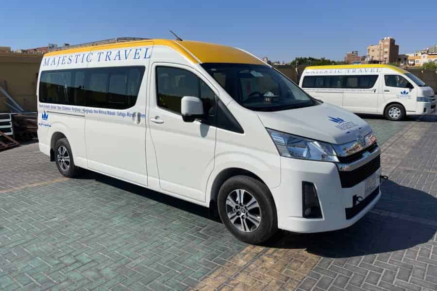 Flughafentransfer von/nach Hurghada, Gouna, Sahl Hasheesh. Foto: GetYourGuide