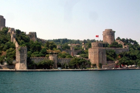 Istanbul: Morgendliche Bosporus-Fahrt und Gewürz-BasarEin Morgen auf dem Bosporus