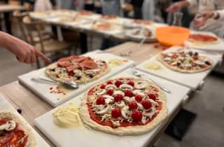 Neapel: Pizza- und Tiramisu-Kurs mit unbegrenztem Wein
