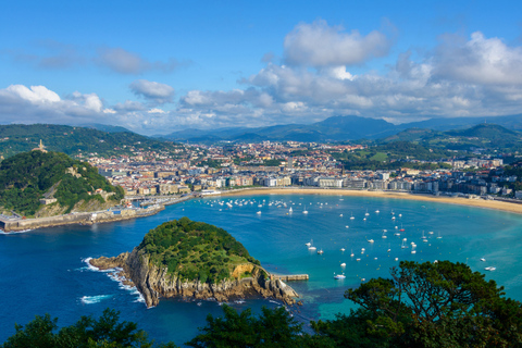 San Sebastián: Private Guided Tour on Your Mobile San Sebastian: The Pirate Code and the Old Town with Kit and Live Guide