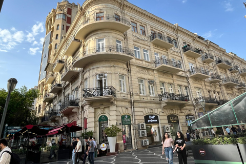 Baku: Downtown Walking Tour with Local Guide Private Tour with Local Guide