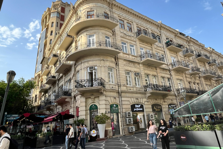 Baku: Downtown Walking Tour with Local Guide Private Tour with Local Guide