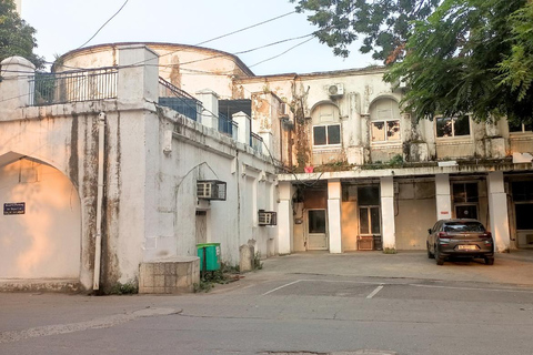 Delhi: Northern Ridge Walk with Tibetan Colony Tour