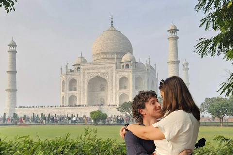 Taj Mahal: Express Entry Ticket For Sunrise Tour with Guide All Inclusive
