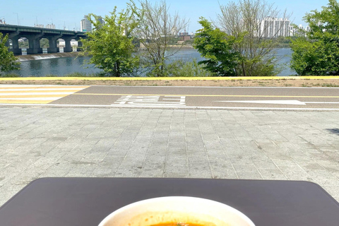 Seoul: Han River Bike Ride with Ramyeon Experience Seoul: Han River Bike Ride with Ramyeon Lunch