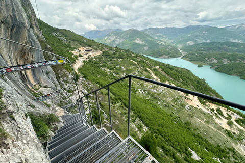 De Tirana: Caminhada no Lago Bovilla com serviço de busca no hotel