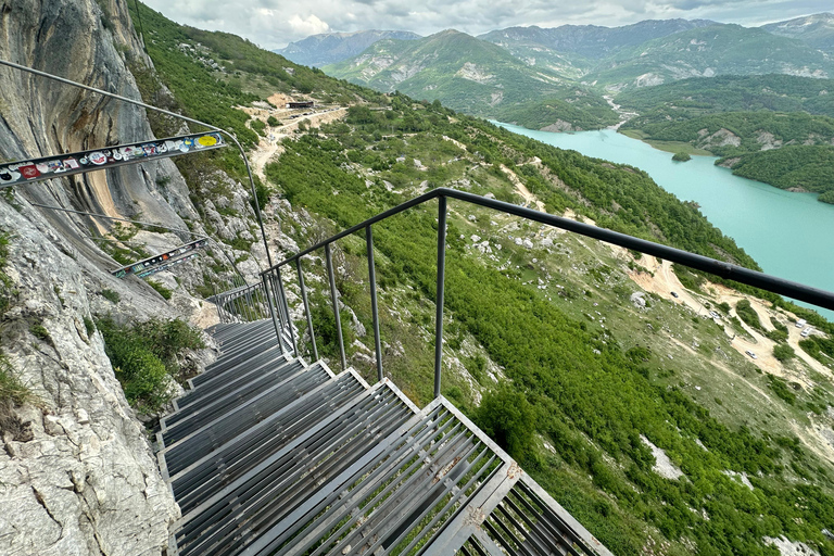 De Tirana: Caminhada no Lago Bovilla com serviço de busca no hotel
