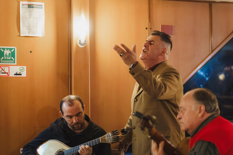 Lisbon: Tagus River Dinner Cruise with Fado Show