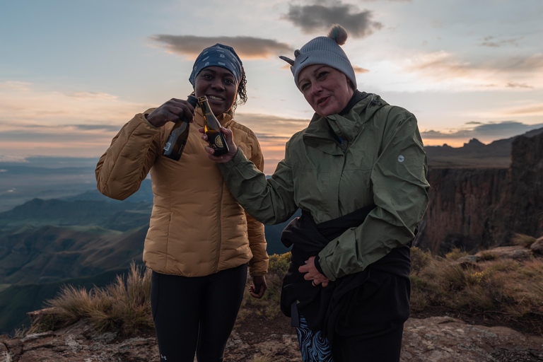 Drakensberg: Caminhada de 2 dias no Anfiteatro a partir de Joanesburgo