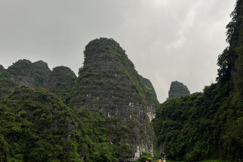 Depuis Hanoi : Ninh Binh - Trang An - Grottes de Mua - Déjeuner et busAu départ de Hanoi : Découvrez la beauté de Ninh Binh - Excursion d&#039;une journée