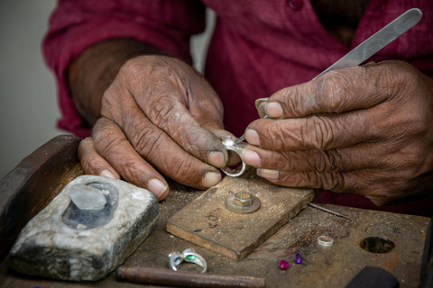 Colombo: Sapphire Mining & Gemological Tour to Hills