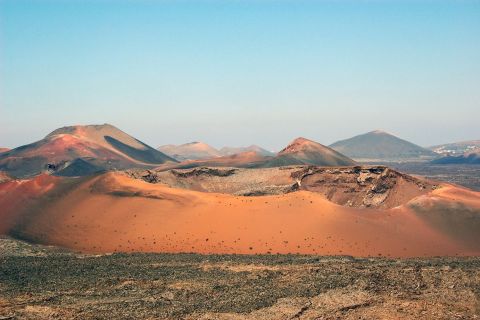 Volcanoes and Caves: Full-Day Tour of Lanzarote