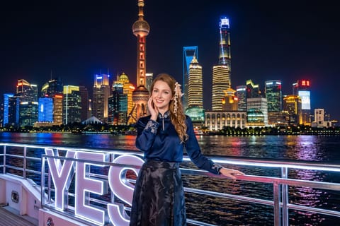 Shanghai:VIP Huangpu Night Cruise with Guide & Bund Views.
