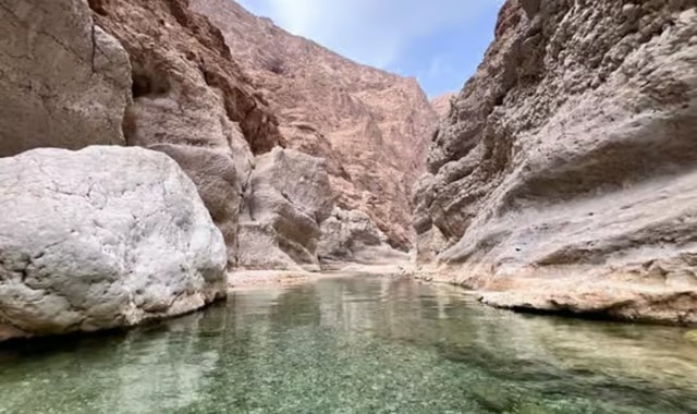 Ab Nizwa: Oase Wadi Bani Khalid und Wüstensafari-Tour