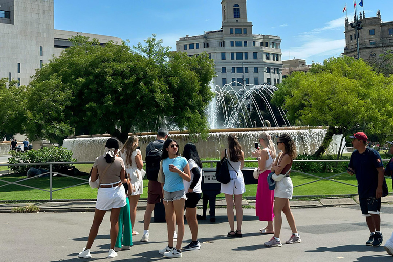 Barcelone : visite à pied de la Sagrada Família et du quartier gothiqueEnglish Guide