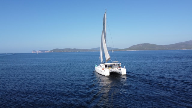 Alghero: Sailing catamaran day trip