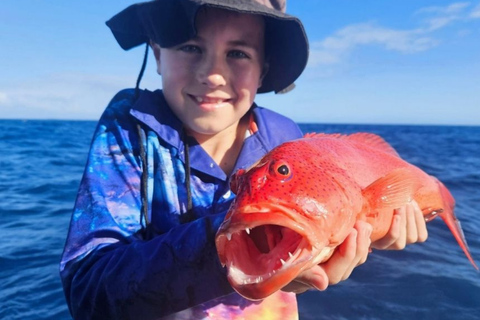 Cairns: Great Barrier Reef Fishing Charter with Lunch