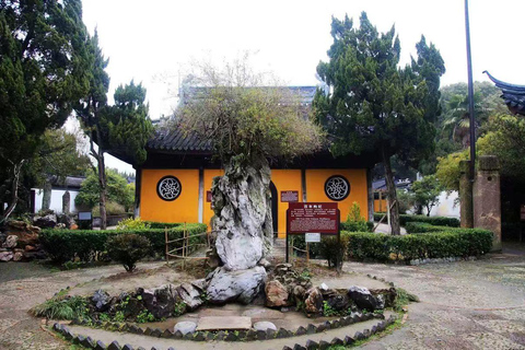 Shanghai: Zhouzhuang & Luzhi Water Town Tour with Boat Ride