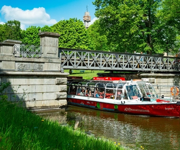 Stockholm: Royal Bridges & Canal Boat Tour with Audio Guide