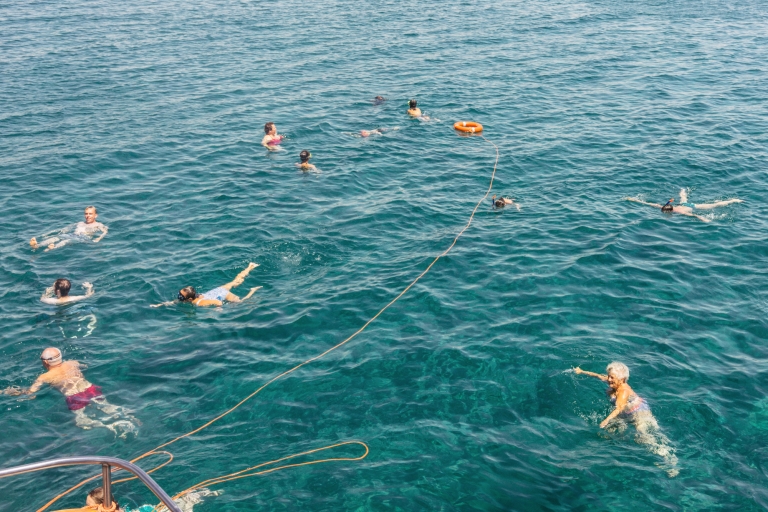 Larnaca: boottocht met glazen bodem in baai met snorkelen