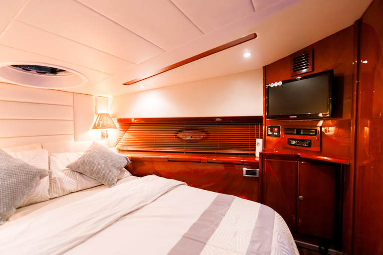 迪拜：私人游艇巡航（可选配美食套餐）3小时游船之旅