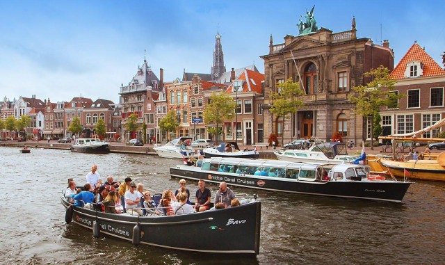 Visit Haarlem Sightseeing Canal Cruise through the City Center in Utrecht, Netherlands