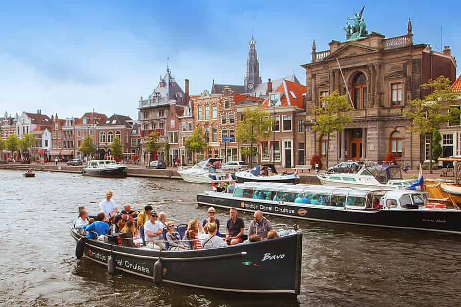 Haarlem: Sightseeing-Kanalfahrt durch das Stadtzentrum. Foto: GetYourGuide Haarlem: Sightseeing-Kanalfahrt durch das Stadtzentrum. Foto: GetYourGuide