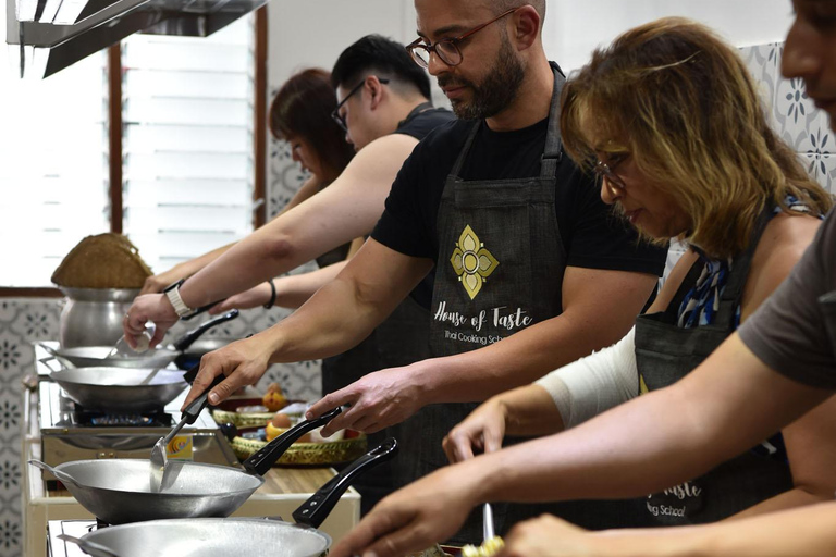 Sathon: Hands-on Thai Cooking Class & Market Tour in Bangkok