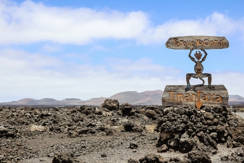 Lanzarote: Full-Day Tour of 4 Tourist Attractions German Tour