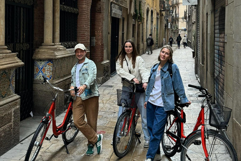 Barcelone : visite à vélo ou en vélo électrique, sites incontournables et anecdotes localesVisite privée