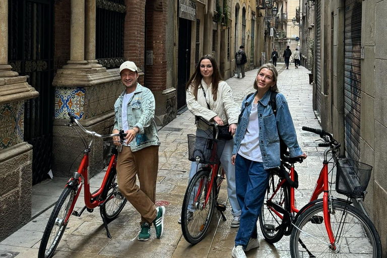 Barcelone : visite à vélo ou en vélo électrique, sites incontournables et anecdotes localesVisite privée