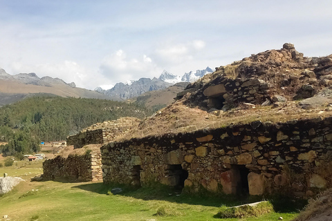 Laguna Rocutuyoc and Honkopampa Ruins Private Service