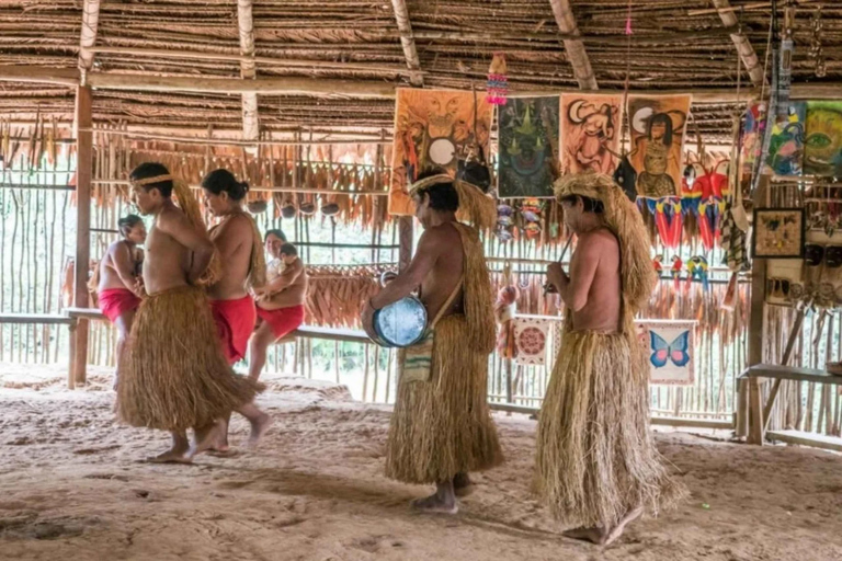 Visita as comunidades indígenas da Amazónia em Iquitos