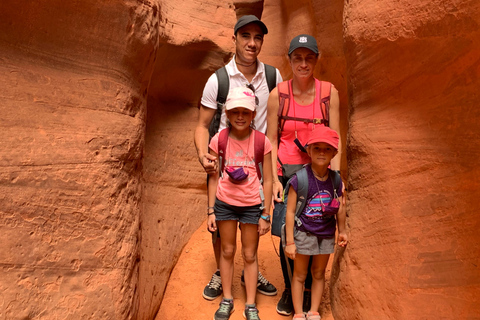 Kanab: Peek-a-Boo Slot Canyon Tour with 4x4 Ride