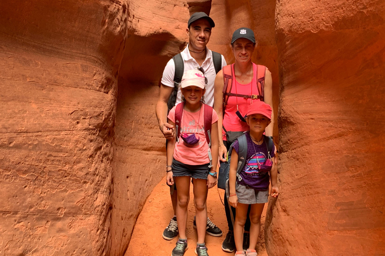 Kanab: Peek-a-Boo Slot Canyon Tour with 4x4 Ride