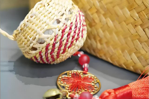 Shanghai: Straw Weaving Handicraft Workshop