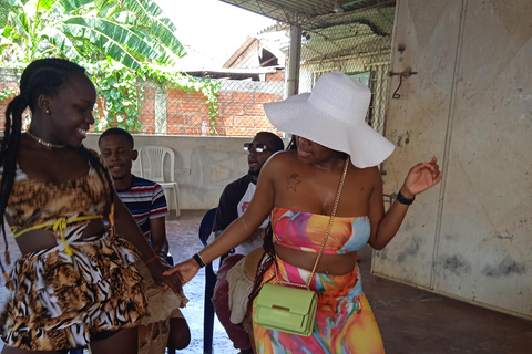 Cartagena: Tour de Palenque, show de dança, almoço, serviço de busca incluídoPasseio cultural em Palenque.